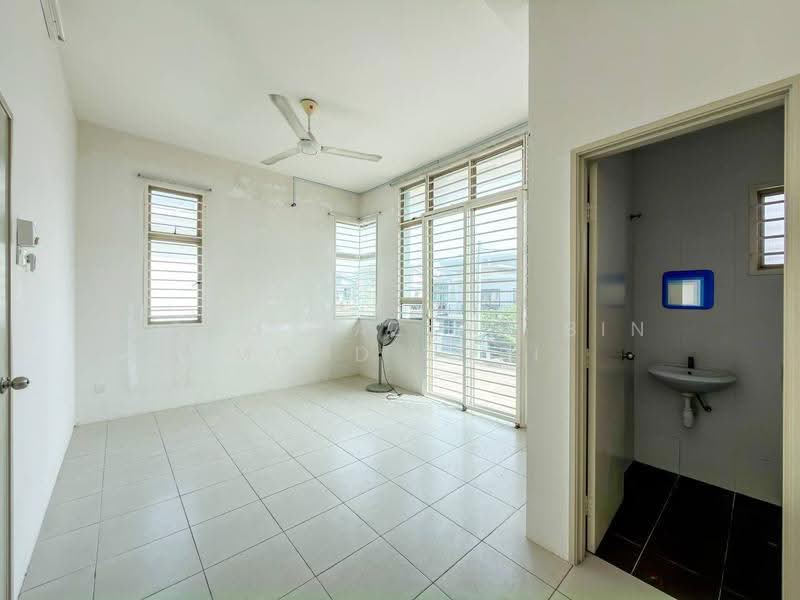 Semi-Detached House for Sale in Bandar Saujana Putra (Tanjong Duabelas) - Mohd Hazlan bin Mohd Sopi - PropertyGuru.com.my