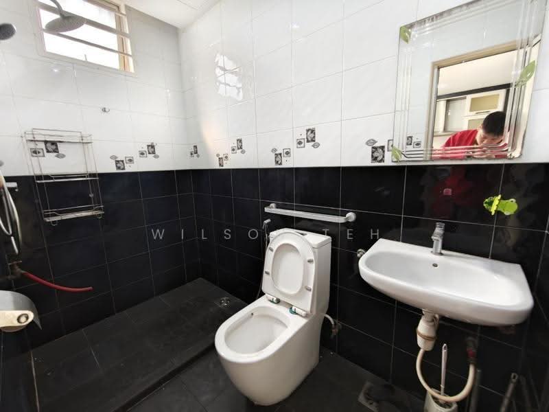 Kondominium untuk Dijual di Nusavilla - Wilson Teh - Bathroom - PropertyGuru.com.my
