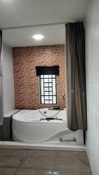 Rumah Berkembar untuk Dijual di Bandar Seri Coalfields (Sungai Buloh) - Anderson Lim - Bathroom - PropertyGuru.com.my