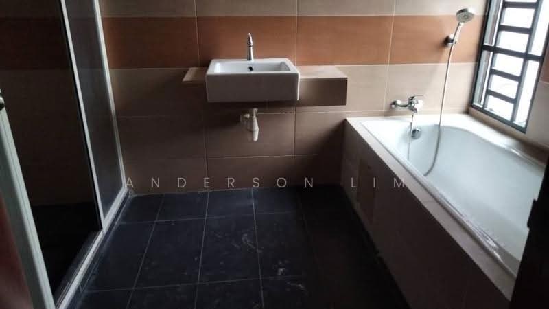 Rumah Berkembar untuk Dijual di Bandar Seri Coalfields (Sungai Buloh) - Anderson Lim - Bathroom - PropertyGuru.com.my