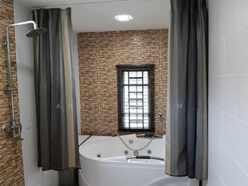 Rumah Berkembar untuk Dijual di Bandar Seri Coalfields (Sungai Buloh) - Anderson Lim - Bathroom - PropertyGuru.com.my