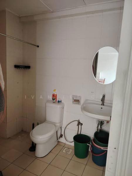 Service Residence for Sale at D'Alamanda - Ivan Lee CR - Bathroom - PropertyGuru.com.my
