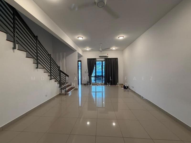 Rumah Berkembar untuk Dijual di Alam Sari (Bangi) - Md Syahrul Faez Bin Manan - Living Room - PropertyGuru.com.my