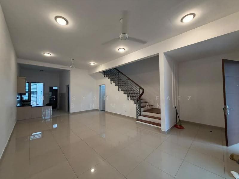 Rumah Berkembar untuk Dijual di Alam Sari (Bangi) - Md Syahrul Faez Bin Manan - Living Room - PropertyGuru.com.my