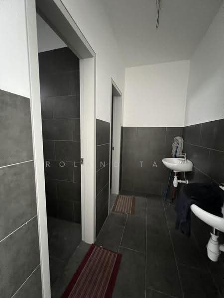 Kedai untuk Disewa di Bandar Gamuda Gardens (Rawang) - Roland Tan - Bathroom - PropertyGuru.com.my