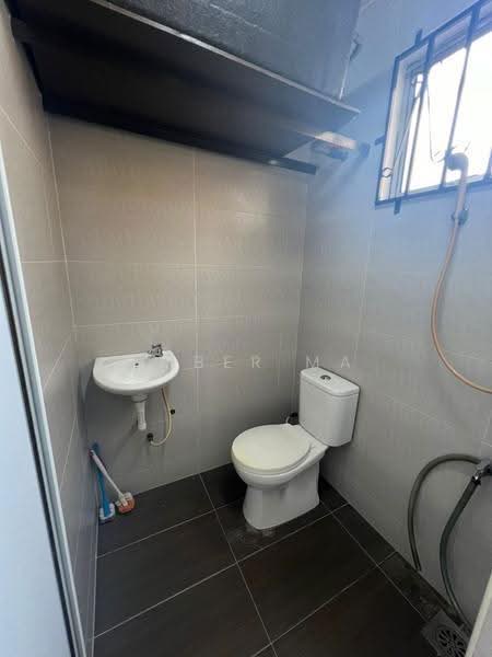 Flat for Rent at Flat Taman Ungku Tun Aminah - Amber Ma - Bathroom - PropertyGuru.com.my