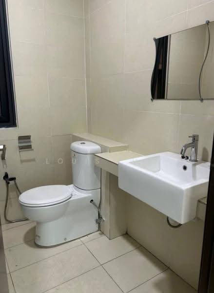 Kediaman Servis untuk Disewa di Meridin Bayvue Serviced Apartment - Louis Chin - Bathroom - PropertyGuru.com.my