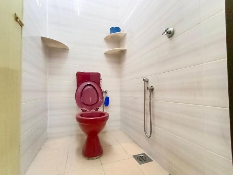 Rumah Teres 2-Tingkat untuk Dijual di Taman Menglembu (Menglembu) - Joline YEOW - Bathroom - PropertyGuru.com.my