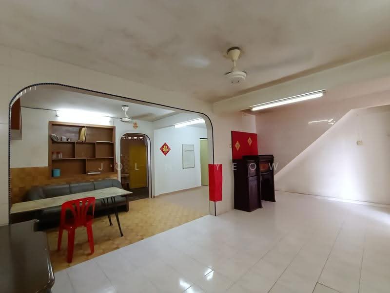 Rumah Teres 2-Tingkat untuk Dijual di Taman Menglembu (Menglembu) - Joline YEOW - Living Room - PropertyGuru.com.my