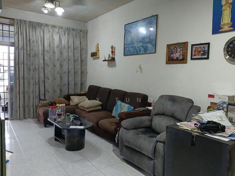 1.5-storey Terraced House for Sale in Taman Bukit Jaya (Ulu Tiram) - Ray Tung - Living Room - PropertyGuru.com.my