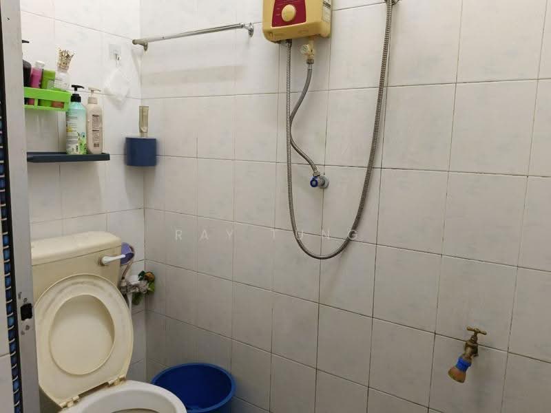 1.5-storey Terraced House for Sale in Taman Bukit Jaya (Ulu Tiram) - Ray Tung - Bathroom - PropertyGuru.com.my