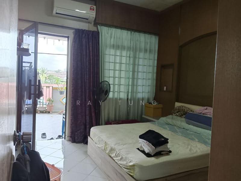 1.5-storey Terraced House for Sale in Taman Bukit Jaya (Ulu Tiram) - Ray Tung - Bedroom - PropertyGuru.com.my