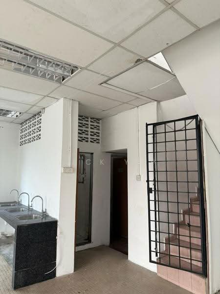 Kedai / Pejabat untuk Dijual di Batu Caves (Selangor) - Jack Yap - Bathroom - PropertyGuru.com.my