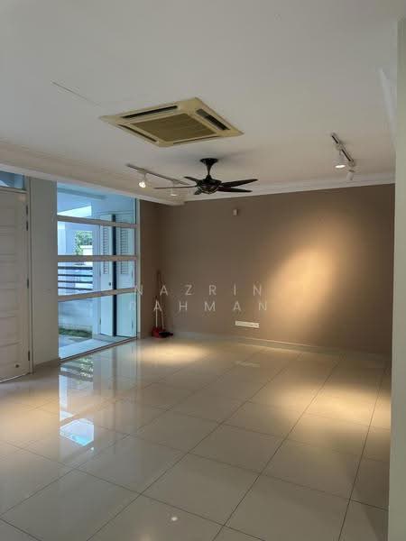 Rumah Teres 2.5-Tingkat untuk Dijual di USJ Heights (Subang Jaya) - Nazrin Rahman - Living Room - PropertyGuru.com.my