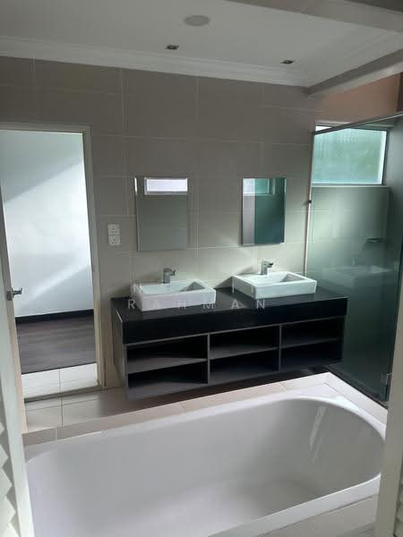 Rumah Teres 2.5-Tingkat untuk Dijual di USJ Heights (Subang Jaya) - Nazrin Rahman - Bathroom - PropertyGuru.com.my
