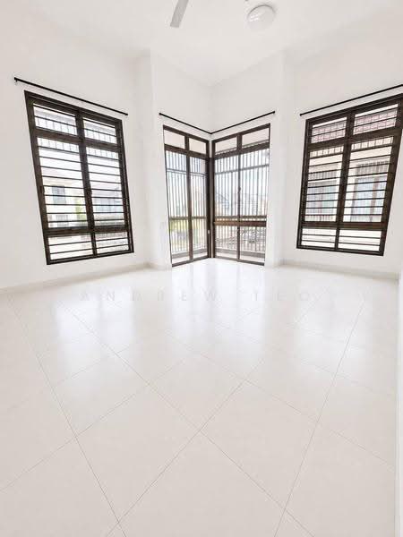 Rumah Kluster untuk Dijual di Setia Tropika (Johor Bahru) - Andrew Teo - Living Room - PropertyGuru.com.my