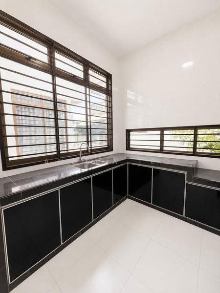 Rumah Kluster untuk Dijual di Setia Tropika (Johor Bahru) - Andrew Teo - Kitchen - PropertyGuru.com.my