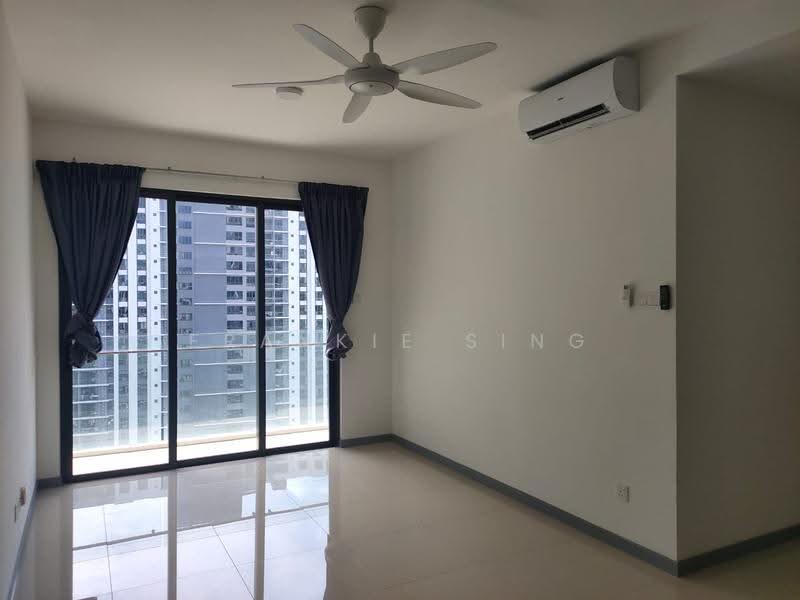 Kediaman Servis untuk Disewa di United Point (Residensi Berpadu) - Frankie Sing - Balcony - PropertyGuru.com.my