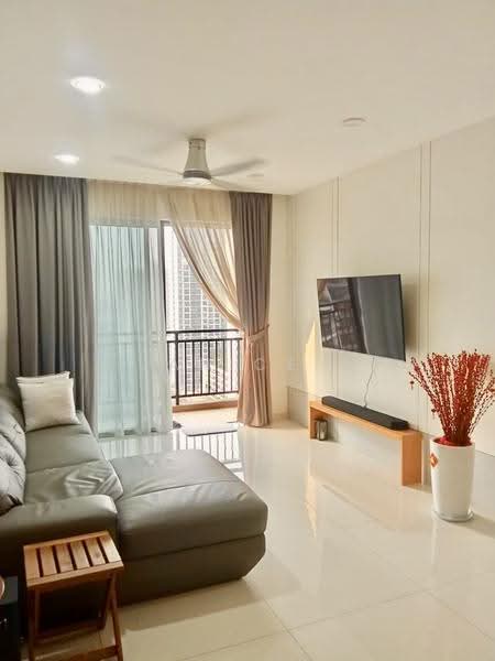 Kediaman Servis untuk Dijual di Country Garden Central Park - Janice . - Living Room - PropertyGuru.com.my