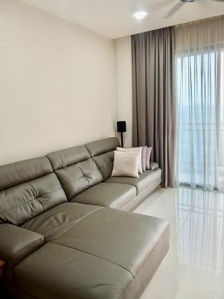 Kediaman Servis untuk Dijual di Country Garden Central Park - Janice . - Living Room - PropertyGuru.com.my
