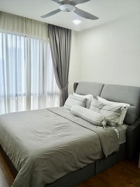 Kediaman Servis untuk Dijual di Country Garden Central Park - Janice . - Bedroom - PropertyGuru.com.my