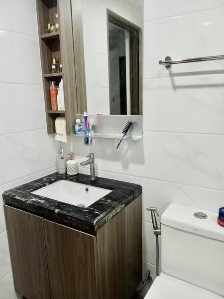 Kediaman Servis untuk Dijual di Country Garden Central Park - Janice . - Bathroom - PropertyGuru.com.my