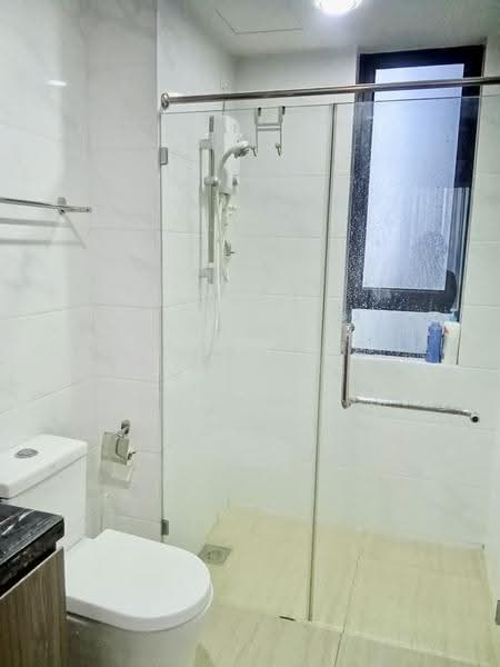 Kediaman Servis untuk Dijual di Country Garden Central Park - Janice . - Bathroom - PropertyGuru.com.my