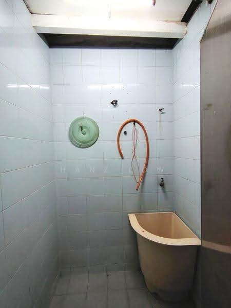 Shop / Office for Rent in Cheras (Kuala Lumpur) - Hanz Low - Bathroom - PropertyGuru.com.my