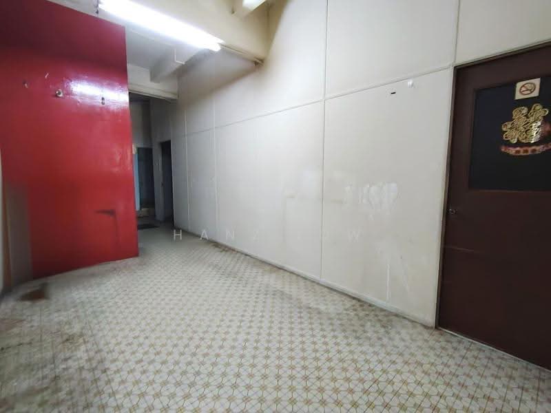 Shop / Office for Rent in Cheras (Kuala Lumpur) - Hanz Low - Corridor - PropertyGuru.com.my