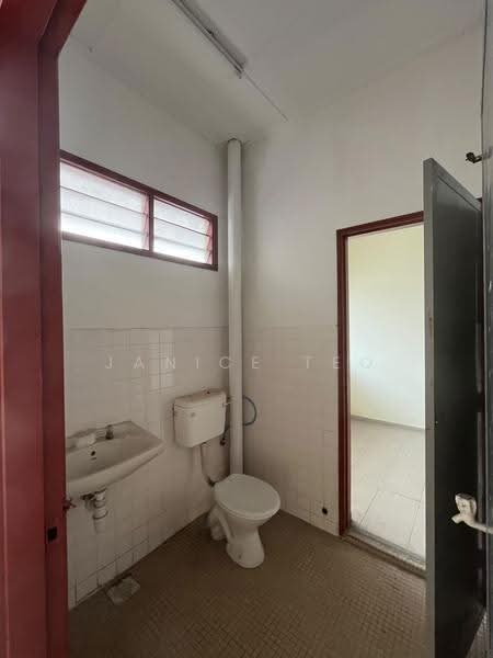 1.5-storey Terraced House for Sale in Taman Rinting (Masai) - Janice Teo - Bathroom - PropertyGuru.com.my
