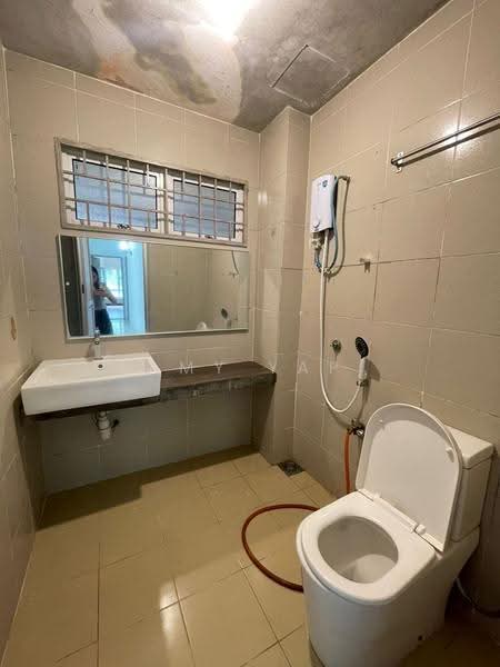 Pangsapuri untuk Disewa di Seri Puri - Amy Yap - Bathroom - PropertyGuru.com.my