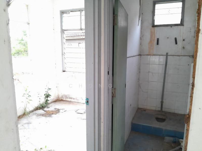 2-storey Terraced House for Sale in Bandar Rinching (Semenyih) - Chong . - Bathroom - PropertyGuru.com.my