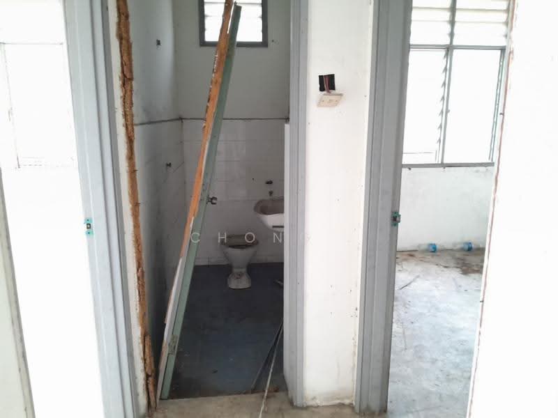 2-storey Terraced House for Sale in Bandar Rinching (Semenyih) - Chong . - Bathroom - PropertyGuru.com.my