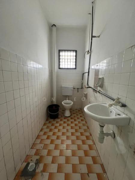 2-storey Terraced House for Rent in Seksyen 24 (Shah Alam) - Leon Leong - Bathroom - PropertyGuru.com.my