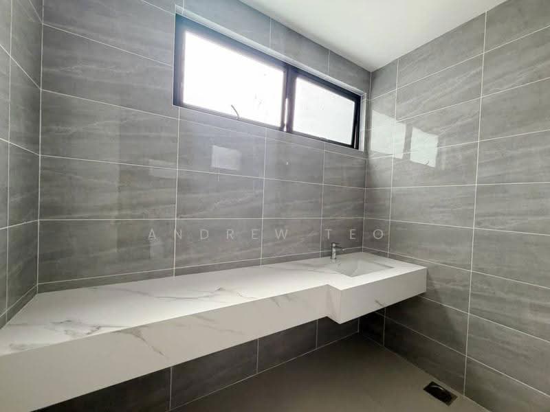 Semi-Detached House for Sale in Taman Gaya (Ulu Tiram) - Andrew Teo - Bathroom - PropertyGuru.com.my