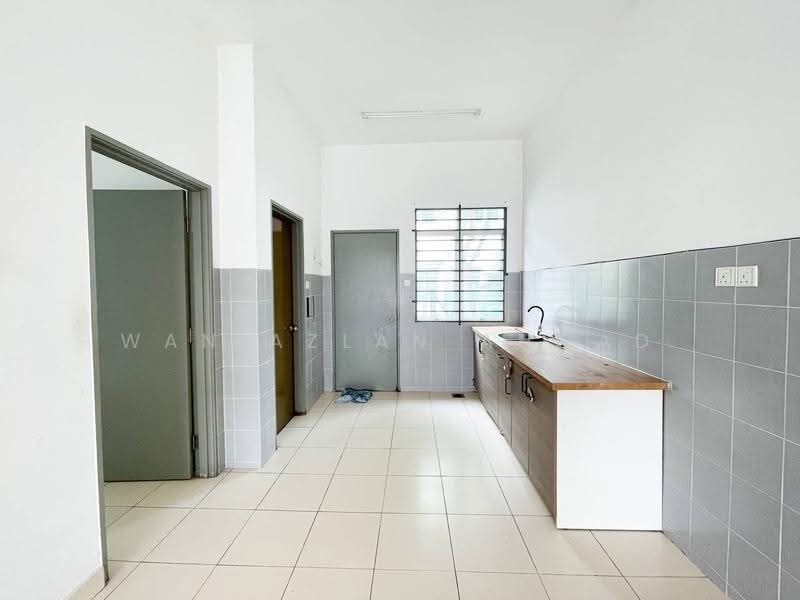 Rumah Teres 2-Tingkat untuk Dijual di Shah Alam (Selangor) - Wan Azlan Ahmad - Kitchen - PropertyGuru.com.my