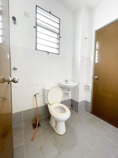 Rumah Teres 2-Tingkat untuk Dijual di Shah Alam (Selangor) - Wan Azlan Ahmad - Bathroom - PropertyGuru.com.my