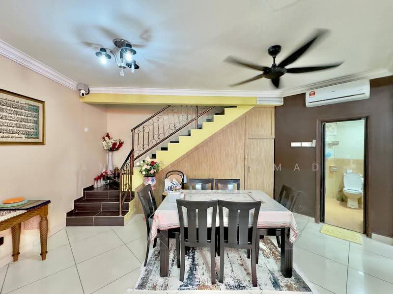 Condominium for Sale at Sri Suajaya Condominium - Wan Azlan Ahmad - Dining Room - PropertyGuru.com.my