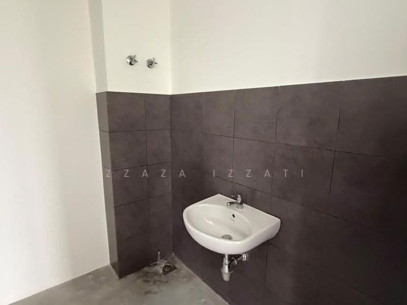 Shop / Office for Rent in Bandar Serenia (Dengkil) - Izzaza Izzati - Bathroom - PropertyGuru.com.my
