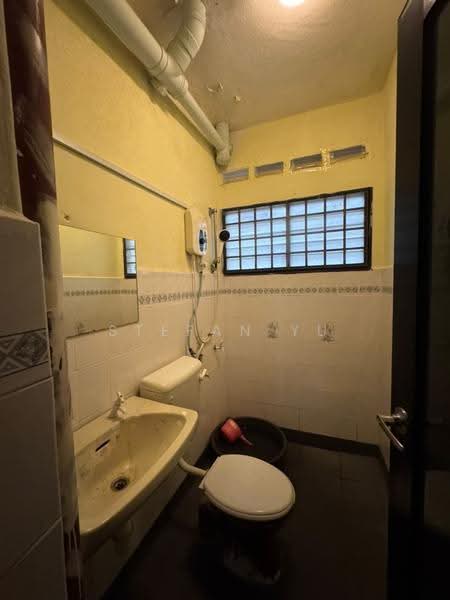 Condominium for Sale at Selesa Puteri Condominium - Stefan Yu - Bathroom - PropertyGuru.com.my
