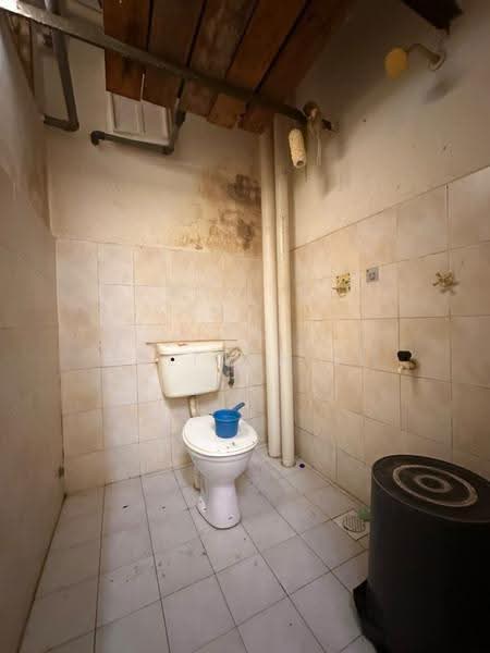 Rumah Flat untuk Dijual di Taman Tampoi Utama - Melinda Ee - Bathroom - PropertyGuru.com.my