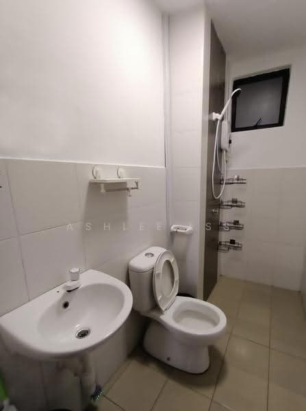 Service Residence for Sale at Pinnacle Kelana Jaya - Ashlee LSS - Bathroom - PropertyGuru.com.my