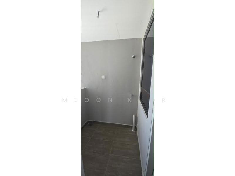 Kediaman Servis untuk Dijual di The Pulse Residence - Meoon Khor - Balcony - PropertyGuru.com.my