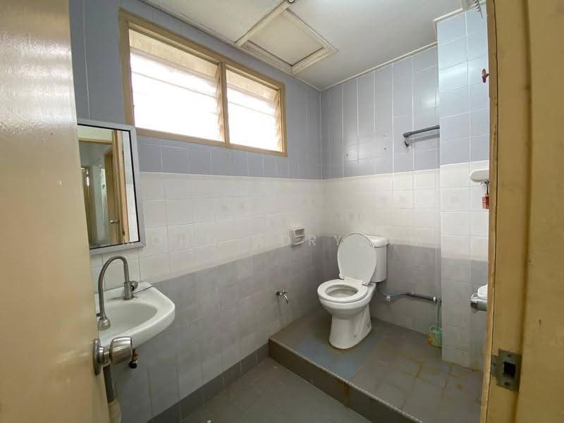 2-storey Terraced House for Sale in Seksyen 8 (Shah Alam) - Mohd Adryzam - Bathroom - PropertyGuru.com.my