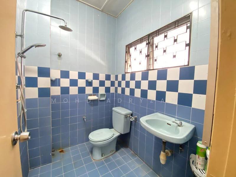 2-storey Terraced House for Sale in Seksyen 8 (Shah Alam) - Mohd Adryzam - Bathroom - PropertyGuru.com.my