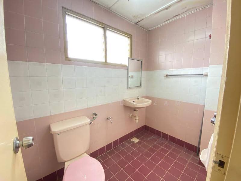 2-storey Terraced House for Sale in Seksyen 8 (Shah Alam) - Mohd Adryzam - Bathroom - PropertyGuru.com.my