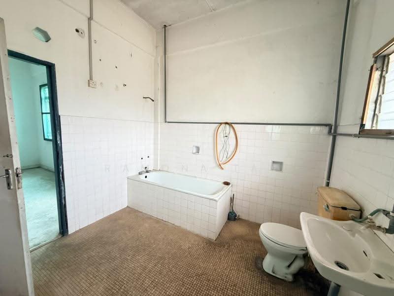 Bungalow House for Rent in Klebang (Melaka) - Ramona Tan - Bathroom - PropertyGuru.com.my