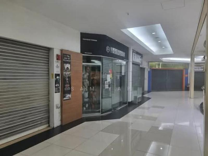 Retail Space for Sale in Petaling Jaya (Selangor) - Sam Yap - Corridor - PropertyGuru.com.my