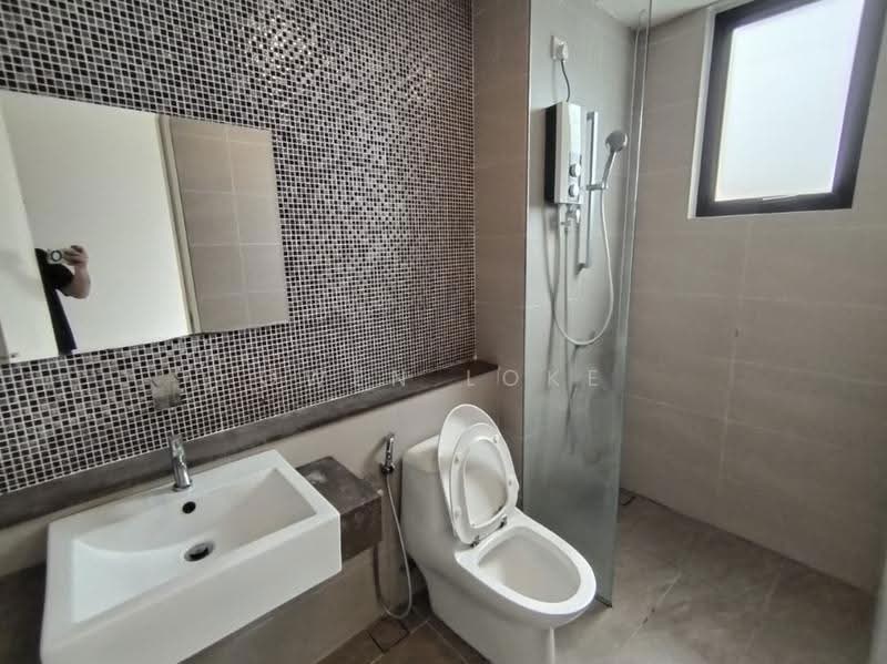 Kediaman Servis untuk Disewa di Nova Saujana - Owen Loke - Bathroom - PropertyGuru.com.my