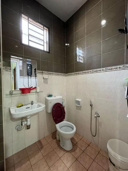 Rumah Teres 1-Tingkat untuk Disewa di Bandar Putra Kulai (Kulai) - Austing Ng - Bathroom - PropertyGuru.com.my
